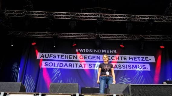 03 09 2018 xkhx Chemnitz We are more up against right-wing hate Prohekt Chemnitz cultural institutions open air concert to which about 60 000 people came to send a message with posters and the presence against hatred and Ausgreunzung