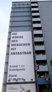 03 09 2018 xkhx Chemnitz We are more up against right-wing hate Prohekt Chemnitz cultural institutions open air concert to which about 60 000 people came to send a message with posters and the presence against hatred and Ausgreunzung