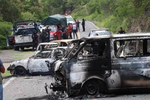 A view of burnt vehicles used to block the road, in Xoxhipala, Mexico, 05 September 2018. At least to died and several were wounded during clashes between rural policemen and armed groups, in Xochipala. Armed group faces rural Police in south Mexico !ACHTUNG: NUR REDAKTIONELLE NUTZUNG!  Copyright: xFransciscaxMezax XOX02 20180905-636717731749190693