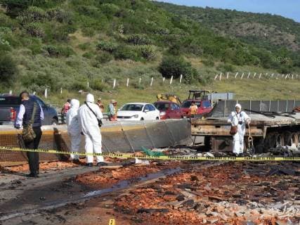 September 5 2018 EUM20180905SOC09 JPG QUERETARO Qro AccidentAccidenteChoque Two people lost their lives burned after a collision between two trailers in the cab of their truck tract after they hit head-on against the side of the trailer of another cargo unit at kilometer 33 of the Libramiento Northeast in the direction of San Luis Potosi The collis  - ZUMAu78_ 20180905_zaf_u78_009 Copyright: xElxUniversalx