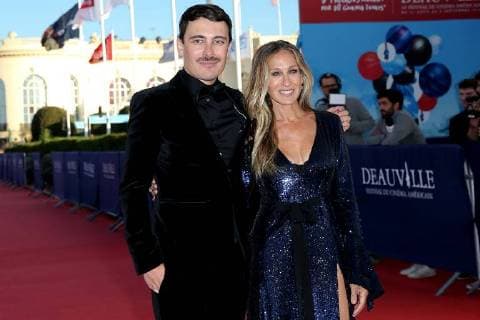 44th Deauville American Film Festival - Red Carpet. Pictures: Laurent Guerin E Press Photo Sarah Jessica Parker;Fabien Constant Deauville France  594172