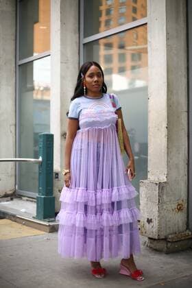 A chic showgoer posing outside of the Discount Universe runway show during New York Fashion Week - Sept 6, 2018 - NYFW: Spring 2019 Street Style Day 1, New York City New York United States  Copyright: xValentinaxRanierix h_00540304