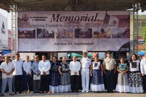 September 7 2018 EUM20180907SOC09 JPG JUCHITÃ N Oax Aniversary Anniversary Seismo Sept. 7, 2018 One year after the earthquake of magnitude 8 2 with epicenter in Chiapas, a Civic Ceremony is held where a minute of silence is observed and the flag is placed half mast in memory of the victims Foto Agencia EL UNIVERSAL MAR  - ZUMAu78_ 20180907_zaf_u78_020 Copyright: xEdwinxHernandezx