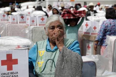 Mexiko, Gendenken des Chiapas Erdbeben 2017 September 7, 2018 - EUM20180907SOC17.JPG .ECATZINGO, Oax. DamnifiedDamnificados-Sismo.- 7 de septiembre de 2018. A un ano del sismo del 19 de septiembre que cimbro a Oaxaca y Chiapas, la Cruz Roja Mexicana entrega ayuda humanitaria a los afectados oaxaquenos en la Unidad Deportiva Tetoxco. Foto: Agencia EL UNIVERSALLuis CortesEELG  - ZUMAu78_ 20180907_zaf_u78_069 Copyright: xElxUniversalx