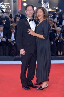 75th Venice Film Festival, red carpet Award Ceremony. Pictured: Tim Blake Nelson, Lisa Benavides  Copyright: xSimonexComi Veneziax2018x xIPAx xVeneziax
