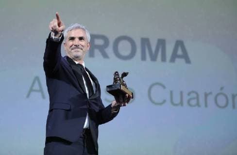 (180908) -- VENICE, Sept. 8, 2018 -- Mexican film director Alfonso Cuaron reacts after winning the top prize at the 75th Venice International Film Festival, the Golden Lion, with his movie Roma , in Venice, Italy, Sept. 8, 2018. ) ITALY-VENICE-FILM FESTIVAL-GOLDEN LION ChengxTingting 