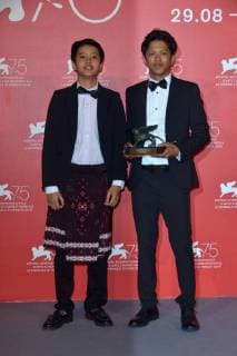 75th Venice Film Festival, Photocall Award Ceremony Winners. Pictured: Aditya Ahmad (R) poses with the Orizzonti Award for Best Short Film Award  Copyright: xSimonexComi Veneziax2018x xIPAx xVeneziax