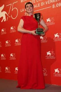 September 8, 2018 - Venice, Italy - Olivia Colman poses with the Coppa Volpi for Best Actress Award for The Favourite at the Winners Photocall during the 75th Venice Film Festival on September 8, 2018 in Venice, Italy. Venice Italy  - ZUMAn230 20180908_zaa_n230_731 Copyright: xMatteoxChinellatox