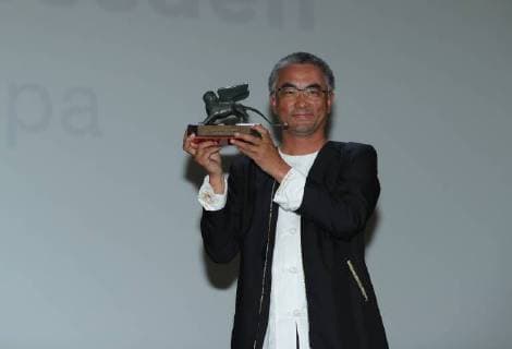 (180908) -- VENICE, Sept. 8, 2018 -- China s Tibetan writer-director Pema Tseden poses with the Best Screenplay award for his movie Jinpa in the Orizzonti section of the 75th Venice International Film Festival in Venice, Italy, Sept. 8, 2018. ) ITALY-VENICE-FILM FESTIVAL-ORIZZONTI-BEST SCREENPLAY AWARD ChengxTingting 