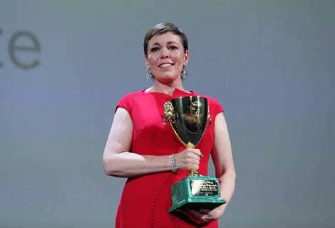 (180908) -- VENICE, Sept. 8, 2018 -- British actress Olivia Colman shows her Best Actress award for her performance in The Favourite at the 75th Venice International Film Festival, in Venice, Italy, Sept. 8, 2018. ) ITALY-VENICE-FILM FESTIVAL-AWARD ChengxTingting 