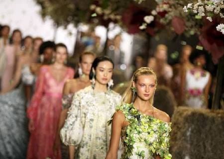 Entertainment Themen der Woche KW36 (180909) -- NEW YORK, Sept. 9, 2018 -- Models present creations of Badgley Mischka Spring Summer 2019 collection during the New York Fashion Week in New York, the United States, Sept. 8, 2018. ) (jmmn) U.S.-NEW YORK-FASHION WEEK-BADGLEY MISCHKA QinxLang 