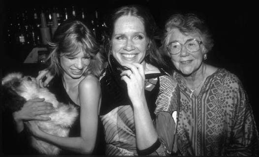 Celebrities New York. NY. USA. Liv Ullmann (centre) with daughter Linn Ullmann (L) and Mother Janna Erbe Ullmann ¨ 1982. UPDATE:09.09.2018. LMK33-SLIB090918ASCU-001 