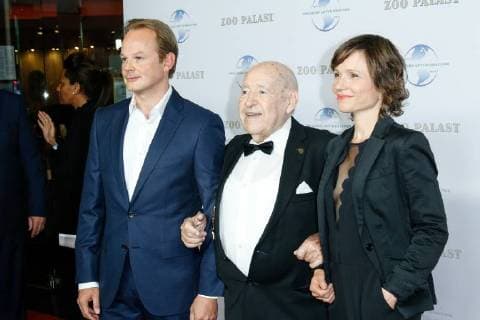 Berlin, Deutschland, 08.09.2018, Gala zum 100. Geburtstag von Artur Brauner, Marco Hofschneider und Sally Perel und Frau Daniela Preuss ( DeFodi533 *** Berlin Germany 08 09 2018 Gala on the occasion of the 100th birthday of Artur Brauner Marco Hofschneider and Sally Perel and wife Daniela Preuss DeFodi533