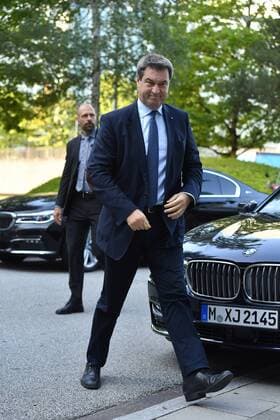 Markus SOEDER State Premier of Bavaria on his arrival at the CSU Landesleitung single picture cut out full body shot whole figure CSU board meeting on 10 09 2018