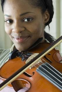 Young woman playing violin, portrait  Copyright: MichèlexConstantini B61698506