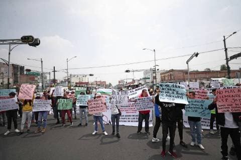 September 10 2018 EUM20180910ACT01 JPG CITY OF MEXICO Protes Protest CDMX September 10, 2018 Elements of the Secretary of Public Security and merchants of Tepito engaged in an outbreak of anger over Paseo de la Reforma and Eje 1 Norte after a group of ambulantes marched to demand in a peaceful way to the capital authorities to regulate the operations against the narcomenudeo Photo Agency EL  - ZUMAu78_ 20180910_zaf_u78_048 Copyright: xAlejandraxLeyvax