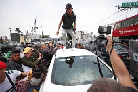 September 10 2018 EUM20180910ACT03 JPG CITY OF MEXICO Protes Protest CDMX September 10, 2018 Elements of the Secretary of Public Security and merchants of Tepito engaged in an outbreak of anger over Paseo de la Reforma and Eje 1 Norte after a group of ambulantes marched to demand in a peaceful way to the capital authorities to regulate the operations against the narcomenudeo Photo Agency EL  - ZUMAu78_ 20180910_zaf_u78_051 Copyright: xAlejandraxLeyvax
