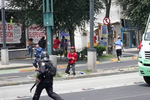 September 10 2018 EUM20180910ACT06 JPG CITY OF MEXICO Protes Protest CDMX September 10, 2018 Elements of the Secretary of Public Security and merchants of Tepito engaged in an outbreak of anger over Paseo de la Reforma and Eje 1 Norte after a group of ambulantes marched to demand in a peaceful way to the capital authorities to regulate the operations against the narcomenudeo Photo Agency EL  - ZUMAu78_ 20180910_zaf_u78_052 Copyright: xAlejandraxLeyvax