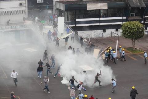 September 10 2018 Lima PERU LIMA SEPTEMBER 10, 2018 After the confrontation between the fans of Alianza Lima and the members of the evangelical church El Aposento Alto the National Police PNP returned to recover the order of the Alejandro Villanueva Matute stadium of the Alianza Lima club PHOTO CHINESE LINEN TRADE Lima PERU  - ZUMAp94_ 20180910_zaf_p94_003 Copyright: xElxComerciox