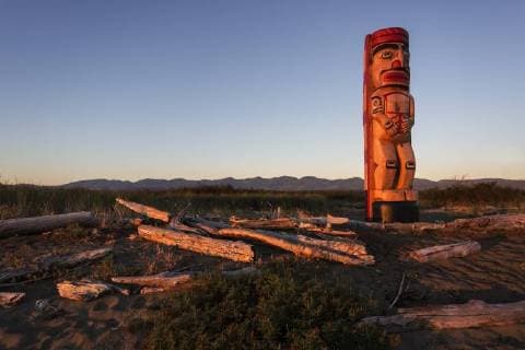 A totem pole marks a boundary point near the head of the Goose Spit indicating First Nation traditional territory, Comox, The Comox Valley, Vancouver Island, British Columbia, Canada  acp120410 BoomerxJerritt
