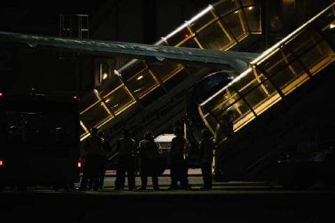11.09.18 - Sammelabschiebung vom Flughafen München nach Afghanistan - Auch im September schiebt die Bundesregierung, trotz neuer Lageeinschätzung durch die UNHCR nach Afghanistan ab. Vom Münchner Flughafen startet ein Flieger mit den abgelehnten Asylbewerbern in Begleitung von Polizisten. *** 11 09 18 Collective deportation from Munich Airport to Afghanistan In September, too, the Federal Government is relocating to Afghanistan despite a new assessment by the UNHCR From Munich Airport, an airman with the rejected asylum seekers, accompanied by police officers, starts Copyright: xMichaelxTrammerx