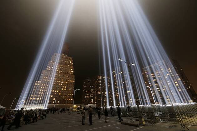 New York, Gedenken an die Terroranschläge des 11. September 2001 am Ground Zero The Twin Towers Tribute In Light art installation shines in Lower Manhattan near One World Trade Center on the 17th anniversary of the terrorist attacks on the World Trade Center at Ground Zero in New York City on September 11, 2018.  NYP20180911151 JOHNxANGELILLO