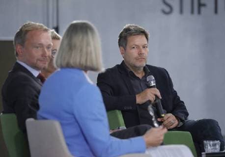 Christian Lindner FDP Nadine Schön CDU CSU Robert Habeck GREEN Germany Berlin Conference Building Construction Education Aptitude for the Digital Future digiZuk Discussion with Robert Habeck GREEN Christian Lindner FDP and Nadine Schön CDU CSC 13 09 2018