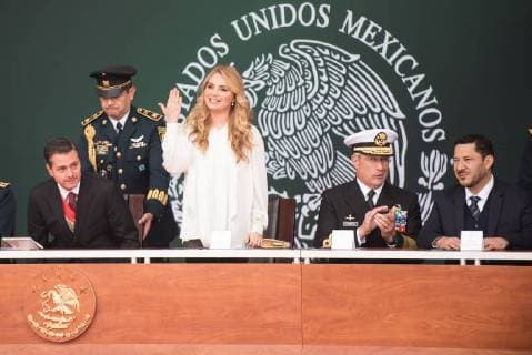 September 13, 2018 - Mexico City, Mexico - Mexican First Lady AngÃÅ¾lica Rivera waves during the NiÃÂ¦os Heroes de Chapultepec Commemorative Ceremony in Mexico City, Mexico, Sept. 13, 2018. This event honors the bravery of six teenage Mexican military cadets defending Chapultepec Castle from U.S. forces near the end of the Mexican-American War. Mexico City Mexico - ZUMAic07 20180913_zan_ic07_102 Copyright: xUsxJointxStaffx