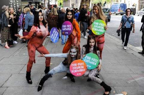 . 14 09 2018. London, United Kingdom. PETA protest at Strand. PETA activists seen during a protest outside The Strand. With the message Leather Is Someone s Skin. Wear Vegan , PETA activists protest at 180 The Strand, on the first day of the London Fashion Week.  xGustavoxValientex xi-Imagesx IIM-18474-0001