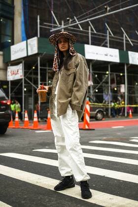 A chic showgoer posing on the street outside of the Maryam Nassir show during New York Fashion Week - Sept 12, 2018 - NYFW: Spring 2019 Street Style Day 7, New York New York United States  Copyright: xValentinaxRanierix h_00542935