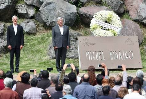 September 15 2018 EUM20180915POL09 JPG OCOYOACAC Mex CommemorationsCelebraciones AMLO September 15, 2018 Alfredo del Mazo Governor of the State of Mexico and President-elect Andres Manuel Lopez during the solemn guard and wreath-laying ceremony to commemorate the Independence of Mexico on the Mount of the Crosses Photo Agency EL UNIVERSALAriel OjedaEELG  - ZUMAu78_ 20180915_zaf_u78_046 Copyright: xElxUniversalx
