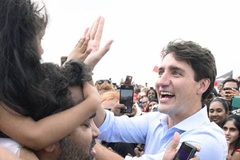September 15, 2018 - Brampton, Ontario, Canada - Prime Minister Justin Trudeau meeting supporters during a community BBQ in Brampton, Ontario on September 15, 2018 Brampton Canada  - ZUMAn230 20180915_zaa_n230_1273 Copyright: xArindamxShivaanix