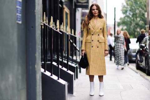 Entertainment Bilder des Tages Evangelie Smyrniotaki posing outside the Victoria Beckham runway show during London Fashion Week - Sept 16, 2018 - LFW: Spring 2019 Street Style Day 3, London England  Copyright: xZachxDoddsx h_00543675