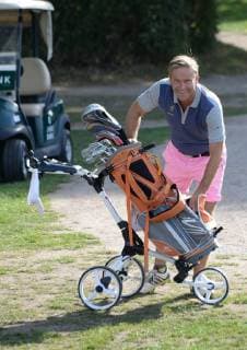 Hamburg the 17 September 2018 Numerous celebrities played a charity golf tournament today at Golf Club Treudelberg in Hamburg Already yesterday, the Players Night of the Eagles Charity Golf Club took place at the Steigenberger Hotel Treudelberg Image info NDR presenter Hinnerk Baumgarten in pink golf pants was also joking during the game Michael Stich Manfred Kaltz and Hinnerk