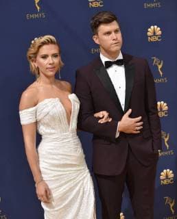 Actors Scarlett Johansson (L) and Colin Jost attend the 70th annual Primetime Emmy Awards at the Microsoft Theater in downtown Los Angeles on September 17, 2018.  LAP20180917530 CHRISTINExCHEW