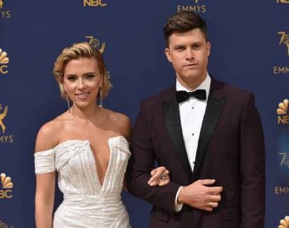 Actors Scarlett Johansson (L) and Colin Jost attend the 70th annual Primetime Emmy Awards at the Microsoft Theater in downtown Los Angeles on September 17, 2018.  LAP20180917533 CHRISTINExCHEW