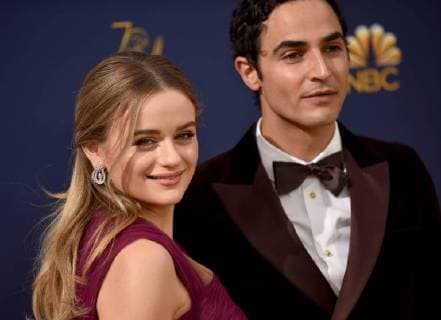 Actors Joey King (L) and Zac Posen attend the 70th annual Primetime Emmy Award at the Microsoft Theater in downtown Los Angeles on September 17, 2018.  LAP20180917122 CHRISTINExCHEW