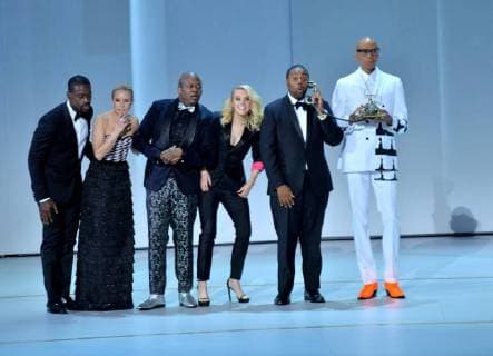 (L-R) Sterling K. Brown, Kristen Bell, Tituss Burgess, Kate McKinnon, Kenan Thompson, and RuPaul perform onstage during the 70th annual Primetime Emmy Awards at the Microsoft Theater in downtown Los Angeles on September 17, 2018.  LAP20180917578 JIMxRUYMEN