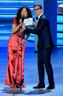 Sandra Oh and Andy Samberg (R) onstage during the 70th annual Primetime Emmy Awards at the Microsoft Theater in downtown Los Angeles on September 17, 2018.  LAP20180917606 JIMxRUYMEN