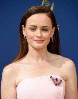 Alexis Bledel arriving at the 70th Primetime Emmy Awards in Los Angeles, California - Sept 17, 2018 - Emmy Awards 2018, Los Angeles California United States Microsoft Theatre  Copyright: xOConnor-Arroyox h_00544260
