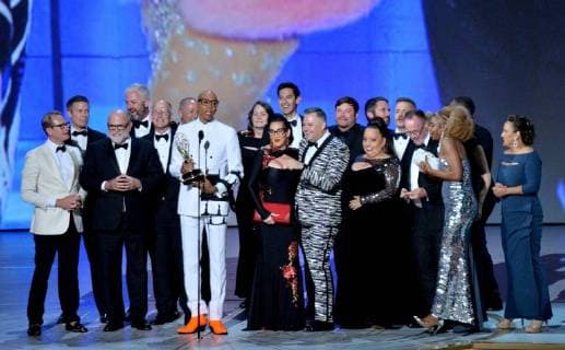 Entertainment Bilder des Tages RuPaul (C) and cast and crew accept the Outstanding Reality-Competition Program for RuPaul s Drag Race onstage during the 70th annual Primetime Emmy Awards at the Microsoft Theater in downtown Los Angeles on September 17, 2018.  LAP201809171075 JIMxRUYMEN