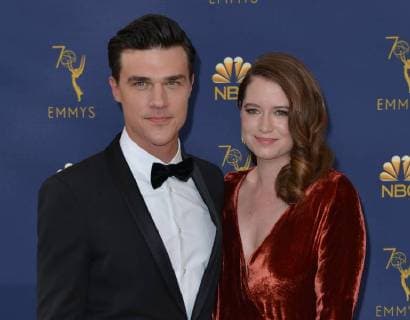 Actors Finn Wittrock (L) and Sarah Roberts attend the 70th annual Primetime Emmy Award at the Microsoft Theater in downtown Los Angeles on September 17, 2018.  LAP201809171164 CHRISTINExCHEW