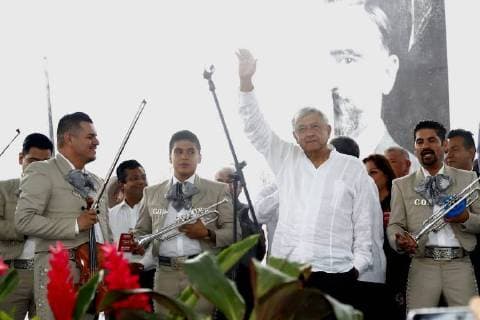 September 18, 2018 - EUM20180918NAC28.JPG.GUADALAJARA, Jal.- Transition Transicion-Gobierno.- El presidente electo de Mexico, Andres Manuel Lopez Obrador, se reunio este martes con simpatizantes en esta capital, en el marco de su gira de agradecimiento. Foto: Agencia EL UNIVERSAL Yaedin Xolalpa RCC.  - ZUMAu78_ 20180918_zaf_u78_067 Copyright: xYadinxXolalpaxElxUniversalx