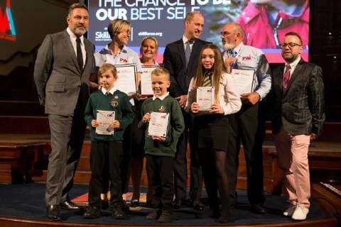 . 18 09 2018. Birmingham, United Kingdom. Prince William, Duke of Cambridge and David Walliams (left) with winners at the first National SkillForce Prince William Award Graduation Ceremony at the University of Birmingham, United Kingdom.  xPoolx xi-Imagesx IIM-18502-0062