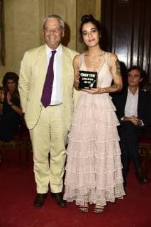 Who s who award ceremony in the picture: Levante (vewste Dior) awarded by Carlo Bernardini de Pace  Copyright: xSimonaxChiocciax xIPAx xSimonaxChioccia_Fotosickix