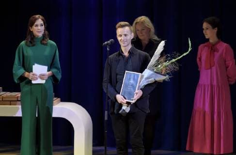 Dänemark, Prinzessin Mary bei Design Award in Klampenborg H.K.H. Kronprinsessen forestaar overraekkelse af Design Award 2018 til AArets Designer paa Bellevue Teatret i Klampenborg. Vinder af prisen blev designer og arkitekt Lars Vejen, torsdag den 20. september 2018.. , Denmark  Copyright: TariqxMikkelxKhanx cop103 spdk20180920-210934-L