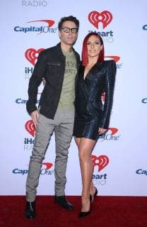 21 September 2018 - Las Vegas, NV - Bobby Bones, Sharna Burgess. 2018 iHeartRadio Music Festival at T-Mobile Arena. Photo Credit: MJT AdMedia 230373 2018-09-21 NV Las Vegas Etats-Unis  Copyright: xAdMediax STAR_230373_007