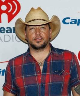 Country music artist Jason Aldean arrives for the iHeartRadio Music Festival at the T-Mobile Arena in Las Vegas, Nevada on September 21, 2018.  LVP2018092130 JAMESxATOA