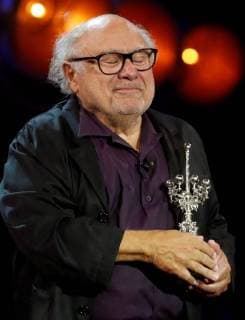 epa07039816 US actor and film director Danny DeVito poses for the photographers after receiving the Donostia Award in tribute to his film career during the 66th edition of San Sebastian international Film Festival (SSIFF), in San Sebastian, Basque Country, northern Spain, 22 September 2018. The SSIFF will be held from 21 to 29 September 2018. 66th San Sebastian International Film Festival !ACHTUNG: NUR REDAKTIONELLE NUTZUNG!  Copyright: xJuanxHerrerox SSFF101 20180922-636732450321121331