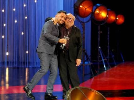 US actor and film director Danny DeVito receives the Donostia Award from the Spanish actor Juan Antonio Bayona (L) in tribute to his film career during the 66th edition of San Sebastian international Film Festival (SSIFF), in San Sebastian, Basque Country, northern Spain, 22 September 2018. The SSIFF will be held from 21 to 29 September 2018. 66th San Sebastian International Film Festival !ACHTUNG: NUR REDAKTIONELLE NUTZUNG!  Copyright: xJuanxHerrerox SSFF101 20180922-636732451715357920